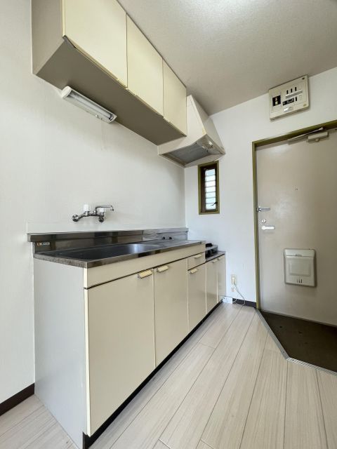Affordable 1DK Apartment for Rent in Tosu, Saga - 25,000 Yen - Thumbnail 2