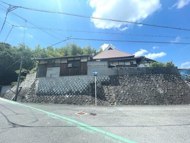 7-Bedroom Single-Story House for Sale in Shijonawate, Osaka - Thumbnail 2