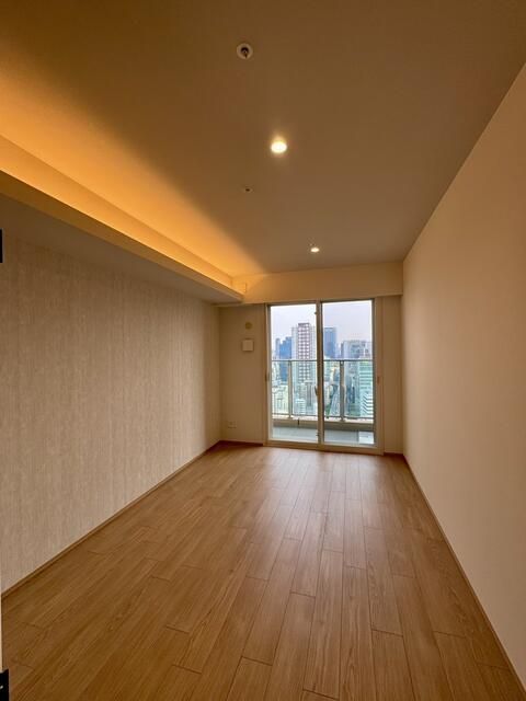 Renovated 2LDK Tower Condo in Osaka Kita-ku - 31st Floor - Thumbnail 3