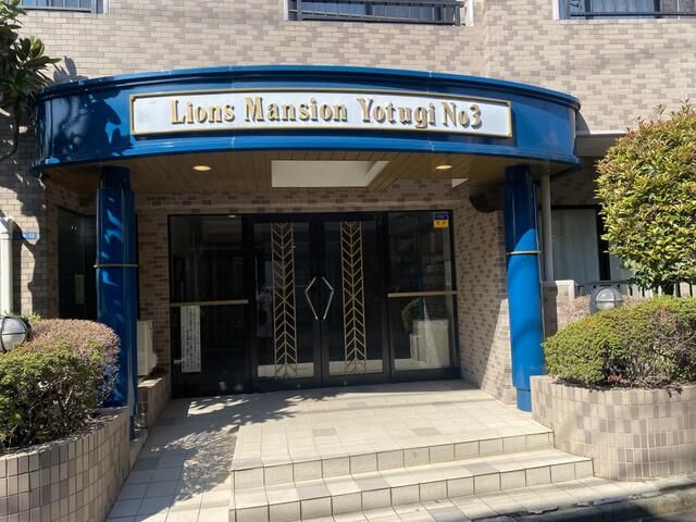 2LDK Apartment for Sale in Katsushika, Tokyo with Dual Balconies - Thumbnail 2