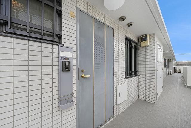 Renovated 3LDK Apartment for Sale in Nakahara-ku, Kawasaki - Thumbnail 3
