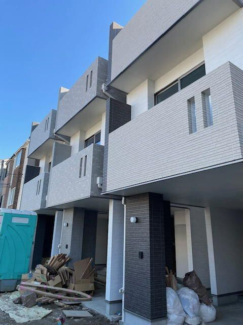New 3LDK House for Sale in Yokohama Tsurumi, 3 Min Walk to Station - Thumbnail 2