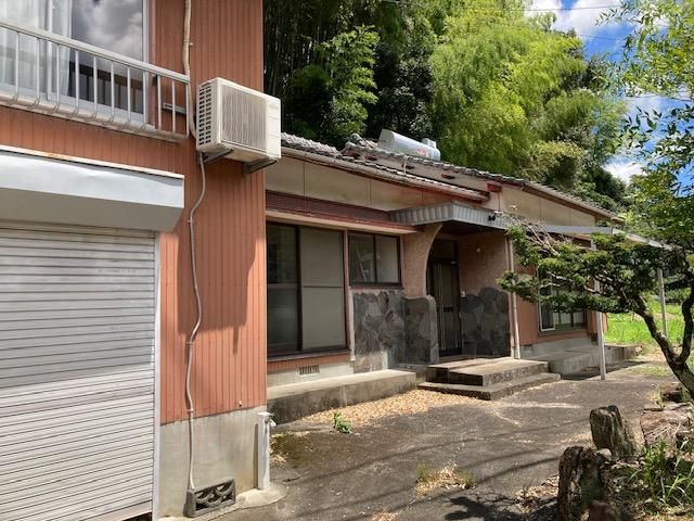 6DK House for Sale in Hyuga, Miyazaki - Spacious Land with Mountain Views - Thumbnail 2