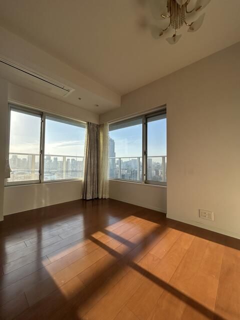 Luxury 2LDK Condo in Tsukishima, Chuo Ward, Tokyo - Thumbnail 2