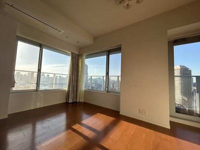 Luxury 2LDK Condo in Tsukishima, Chuo Ward, Tokyo - Thumbnail 3