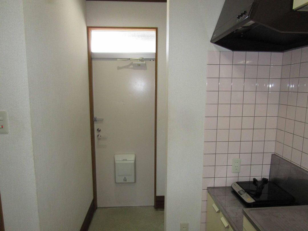 1K Apartment for Rent in Hamada, Shimane - 30,000 JPY - Thumbnail 2