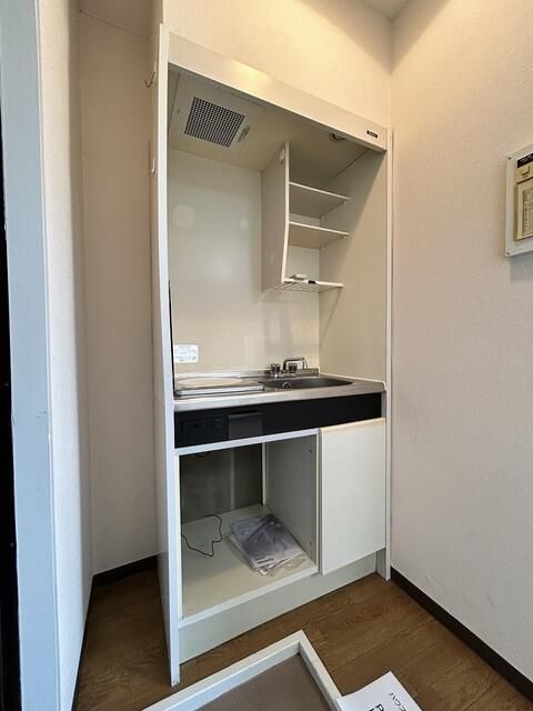 Wakayama City 1R Apartment for Rent - 22,500 Yen Near Wakayamashi Station - Thumbnail 3