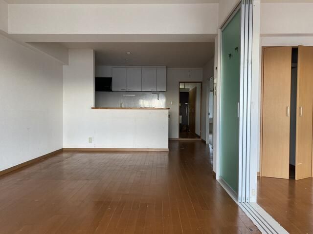 12F 2SLDK Apartment for Sale in Toyonaka, Osaka | Senri Royal Mansion - Thumbnail 3