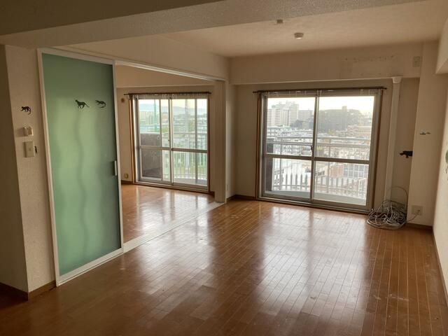 12F 2SLDK Apartment for Sale in Toyonaka, Osaka | Senri Royal Mansion - Thumbnail 4
