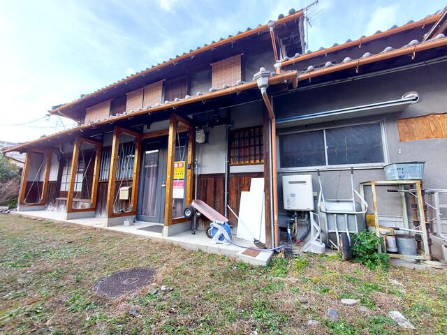 1900 3K Detached House for Sale in Hirakata, Osaka - Thumbnail 2