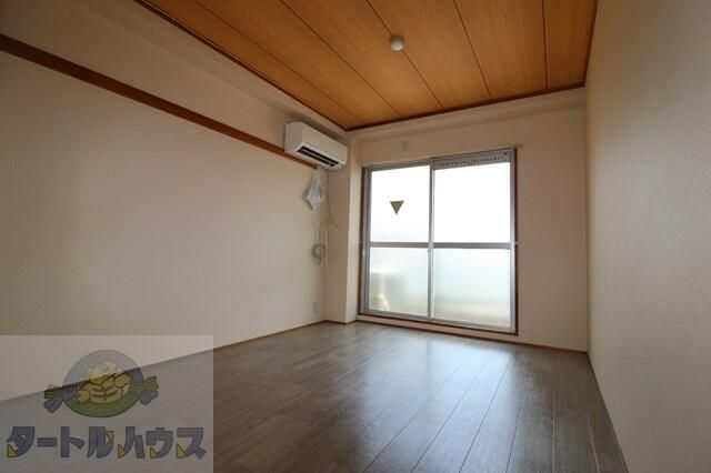 2DK Apartment for Rent in Shijonawate, Osaka - 5 Min Walk to Station - Thumbnail 4