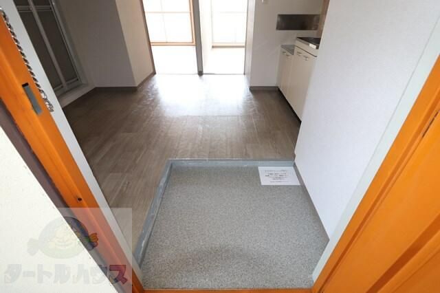 2DK Apartment for Rent in Shijonawate, Osaka - 5 Min Walk to Station - Thumbnail 2