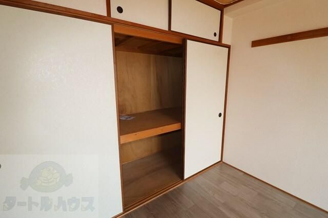 2DK Apartment for Rent in Shijonawate, Osaka - 5 Min Walk to Station - Thumbnail 3