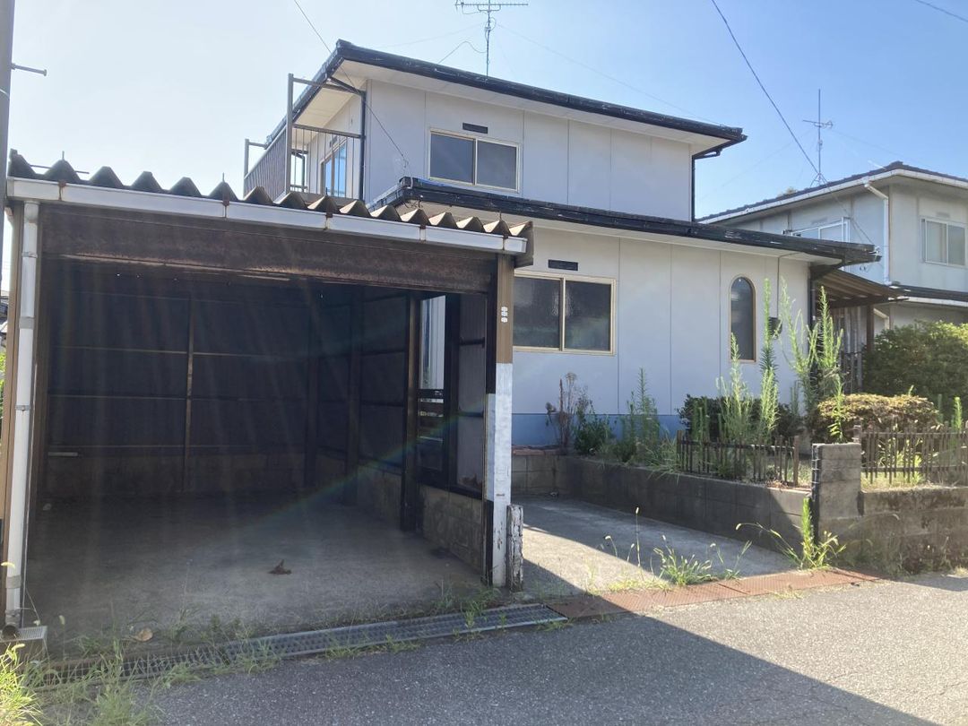 5DK Detached House for Sale in Kaga City, Ishikawa Prefecture - Thumbnail 2