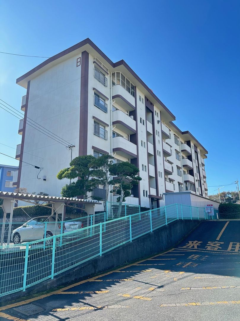 3LDK Apartment for Sale in Isahaya, Nagasaki - 74.96 sqm - Thumbnail 2