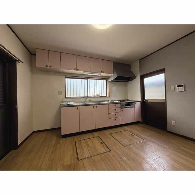 4LDK Detached House with Double-Height Ceiling in Inuyama City - Thumbnail 2