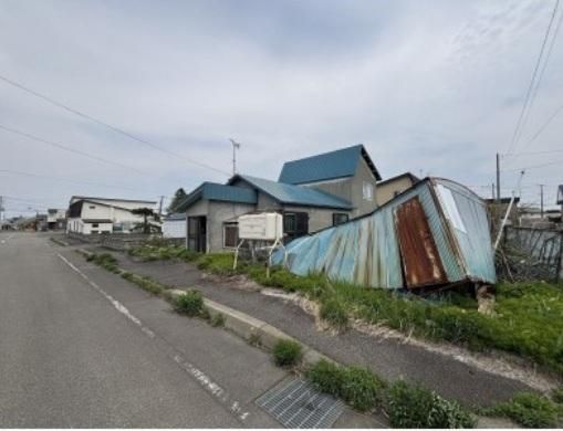 Renovation-Ready 3LDK House on 106 Tsubo Corner Lot in Iwamizawa - Thumbnail 2