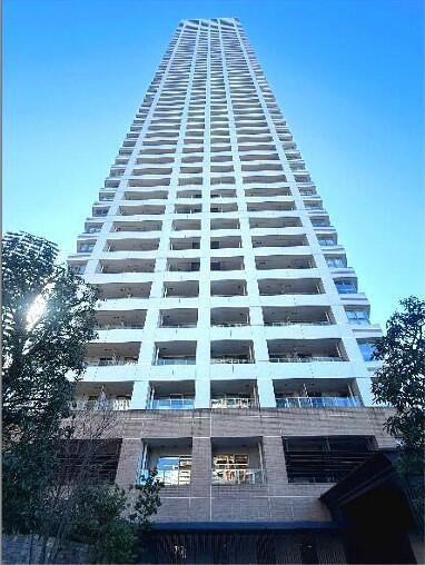 3LDK Apartment in Park House West Shinjuku Tower, Tokyo - Image 1