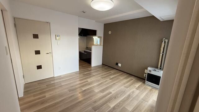 1LDK Apartment for Rent in Sapporo Higashi-ku, Hokkaido - Thumbnail 4