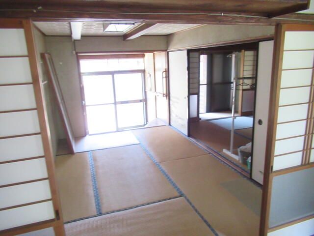 1930 Wooden House for Sale in Saiki, Oita - 8K Layout on Corner Lot - Thumbnail 4