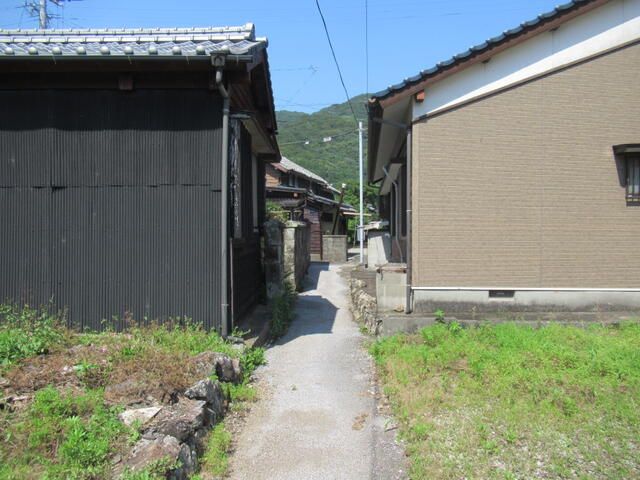 1930 Wooden House for Sale in Saiki, Oita - 8K Layout on Corner Lot - Thumbnail 3