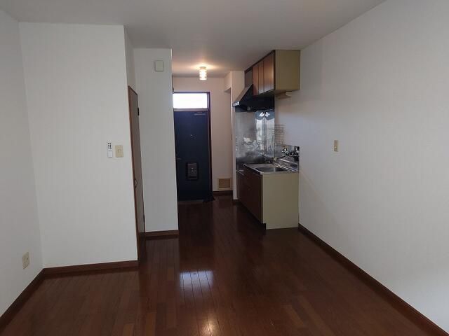 Affordable 1R Apartment in Joetsu with Zero Initial Costs & Free Parking - Thumbnail 3