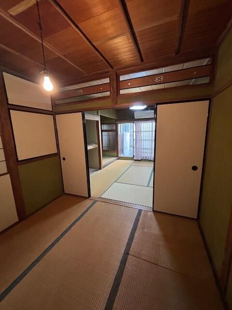 3K Terrace House for Sale in Tsuruhashi, Osaka | 11 Million Yen - Thumbnail 4