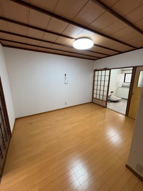 3K Terrace House for Sale in Tsuruhashi, Osaka | 11 Million Yen - Thumbnail 3