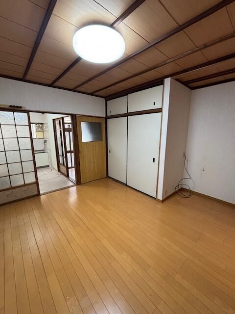 3K Terrace House for Sale in Tsuruhashi, Osaka | 11 Million Yen - Thumbnail 2