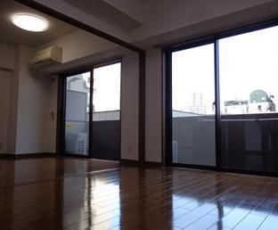 2LDK Apartment for Sale in Shinjuku, Tokyo - 59.39 sqm - Thumbnail 2