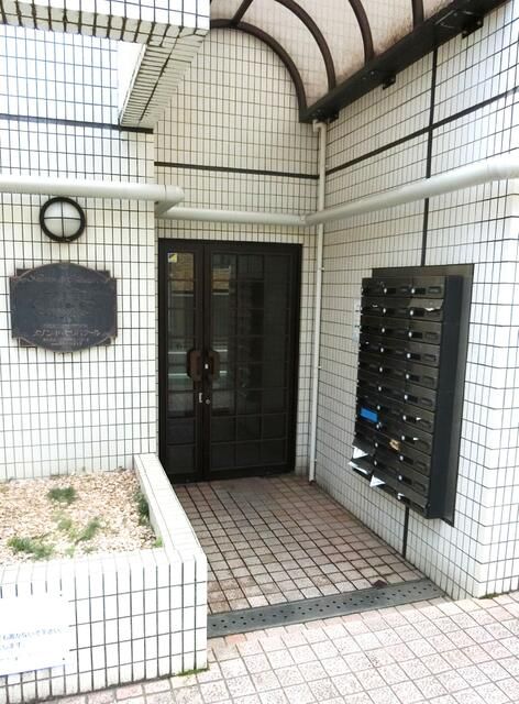Corner 1R Apartment with Dual Balcony for Sale in Shinagawa, Tokyo - Thumbnail 3