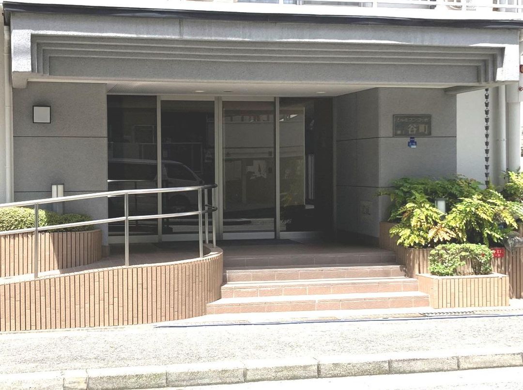 Renovated 3LDK Apartment for Sale in Osaka Chuo Ward - Thumbnail 2