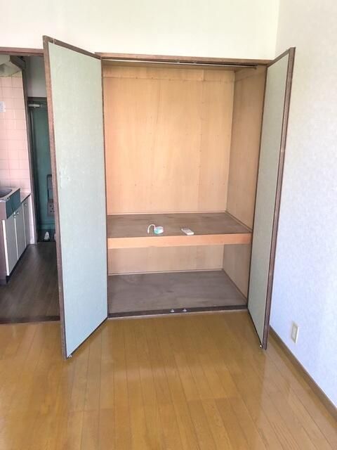 1K Apartment for Rent in Neyagawa, Osaka - 22,000 Yen - Thumbnail 4