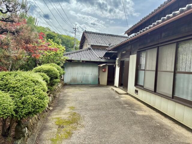 9DK Detached House on 711㎡ Land in Yoshinogawa, Tokushima - Thumbnail 2