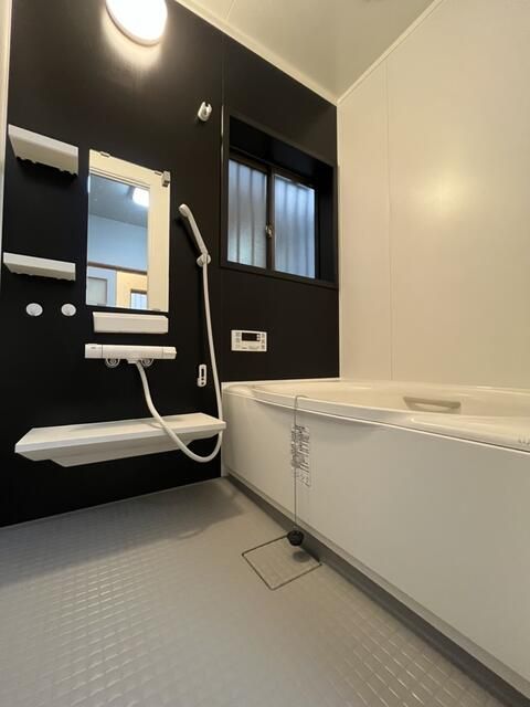 Renovated 3K Detached House for Sale in Yao, Osaka - Image 1