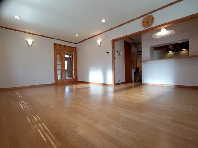 5LDK House in Tobetsu Swedish Hills | 422.7 sqm Land | 1990 Build - Thumbnail 3