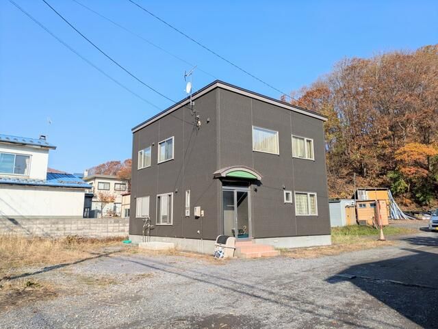5LDK Modern House for Sale in Quiet Otaru, Hokkaido - Thumbnail 2