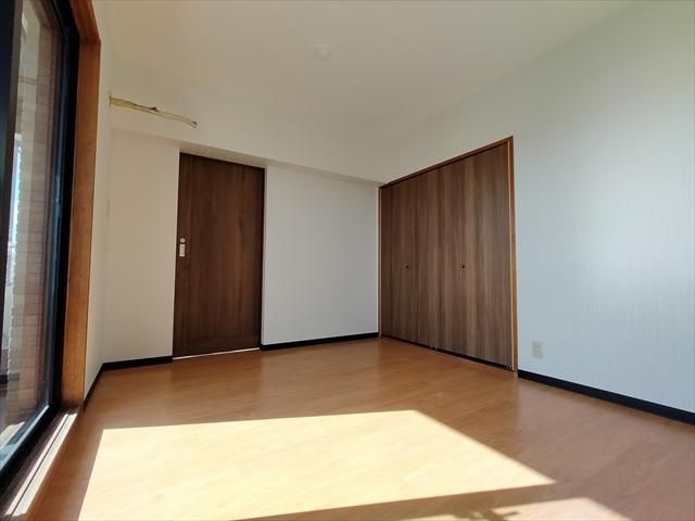 3LDK Apartment with Balcony Views in Toyama City, Toyama - Thumbnail 4