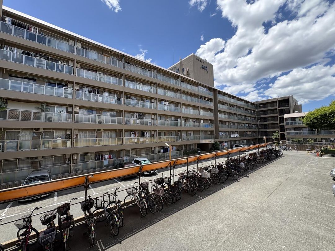Renovated 3LDK Apartment for Sale in Higashiosaka, Osaka - Thumbnail 2