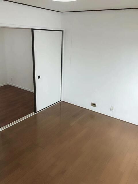 2DK Apartment for Sale in Nerima, Tokyo - 37.71 sqm - Thumbnail 2