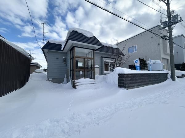 Renovated 2LDK House in Ebetsu, Hokkaido with Land - Image 1