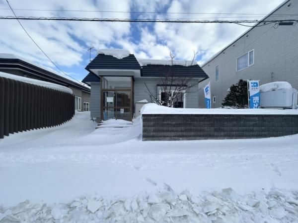 Renovated 2LDK House in Ebetsu, Hokkaido with Land - Thumbnail 2