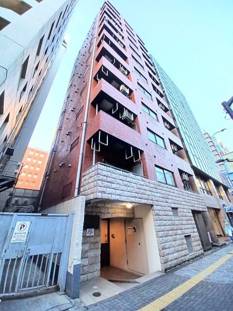 1K Apartment for Sale in Ikebukuro, Tokyo - 5 Min to Station - Thumbnail 3