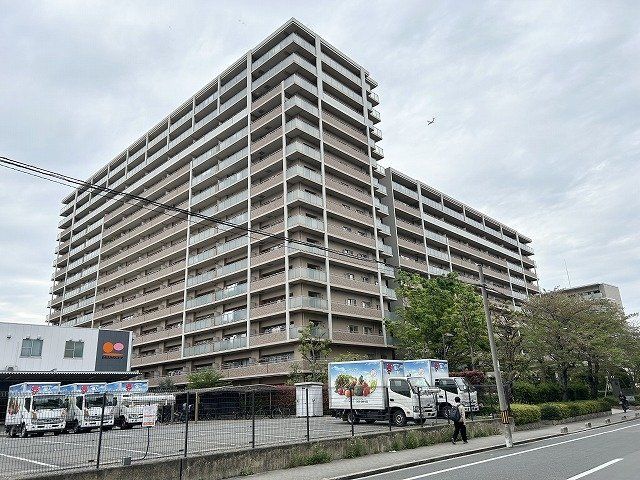 3LDK Apartment for Sale in Miyakojima Ward, Osaka - Image 1