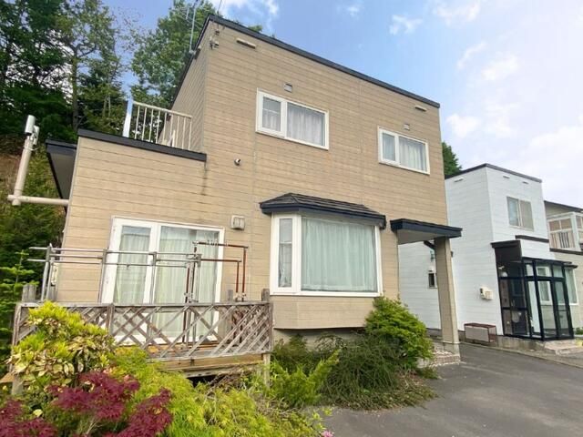 4LDK Detached House with Garden for Sale in Hakodate, Hokkaido - Thumbnail 2