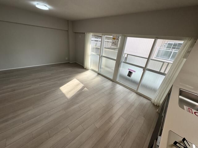 Renovated 2LDK Apartment for Sale near Green Park Station, Toyonaka - Thumbnail 4