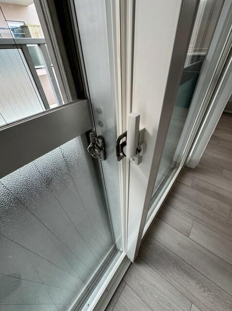 Renovated 2LDK Apartment for Sale near Green Park Station, Toyonaka - Thumbnail 2