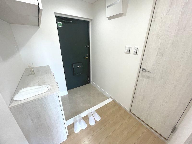 Renovated 3LDK Apartment near Hirakata Park Station, Osaka - Thumbnail 2