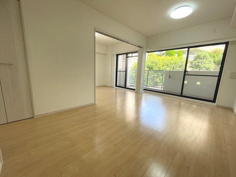 Renovated 3LDK Apartment near Hirakata Park Station, Osaka - Thumbnail 4