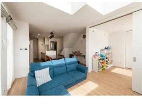 2021 4LDK House in Bibai, Hokkaido with Double-Height Ceiling - Thumbnail 2